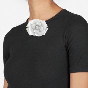Tees with flower, ruffle bow brooch