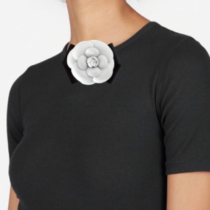 Tees with flower, ruffle bow brooch