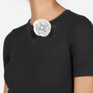 Tees with Flower, Classic bow Brooch & FLOWER