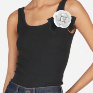 Tanks classic bow brooch